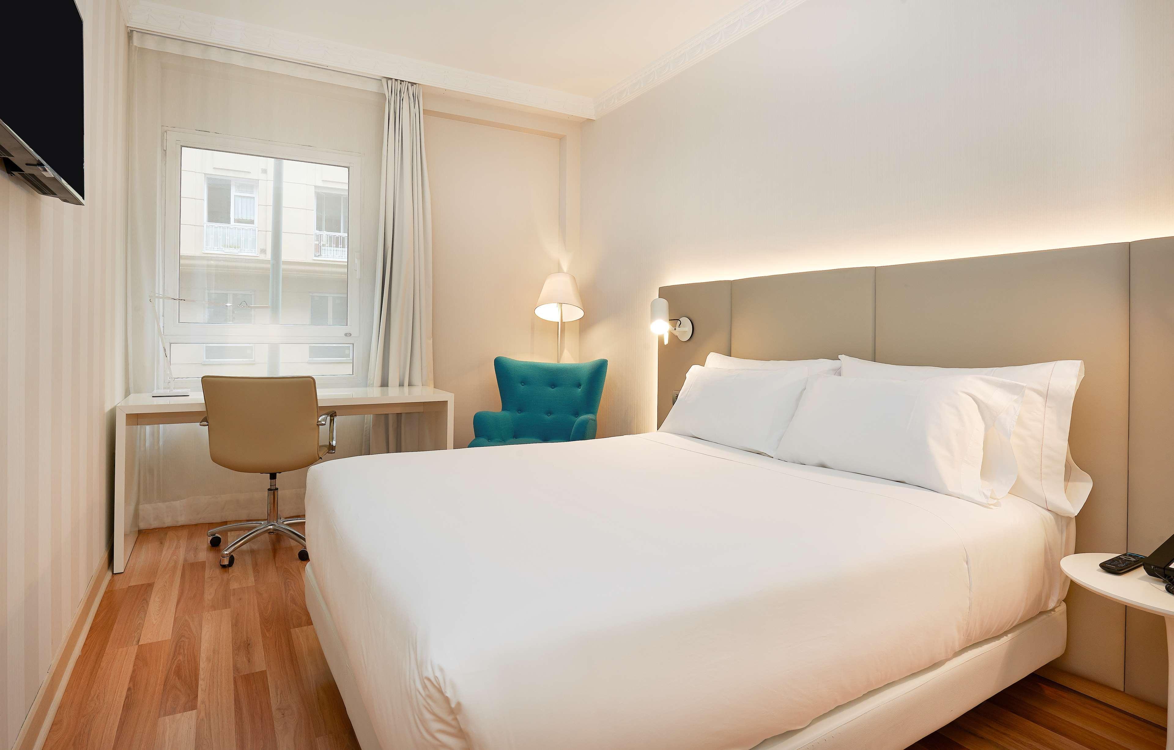 Nh Bilbao Deusto Hotel Bagian luar foto