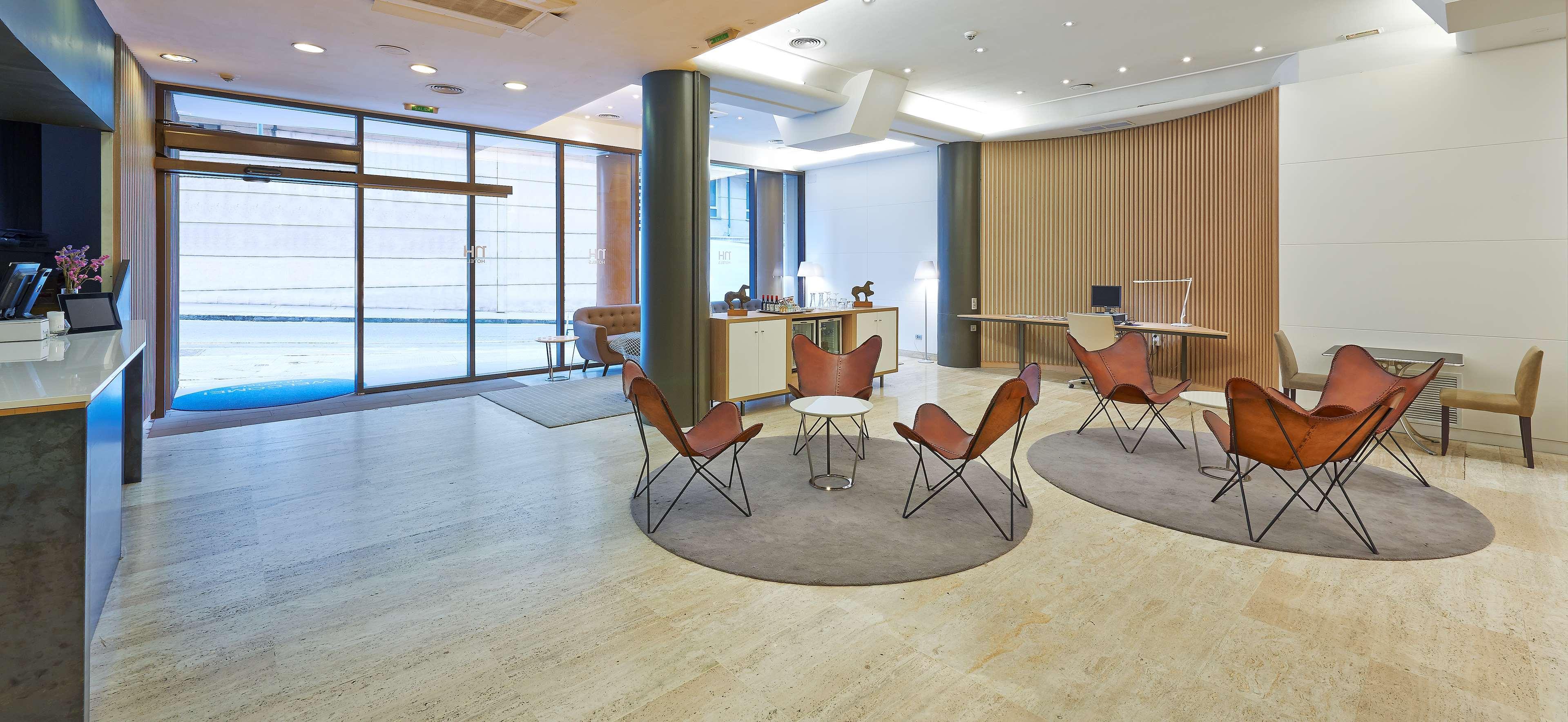 Nh Bilbao Deusto Hotel Bagian luar foto