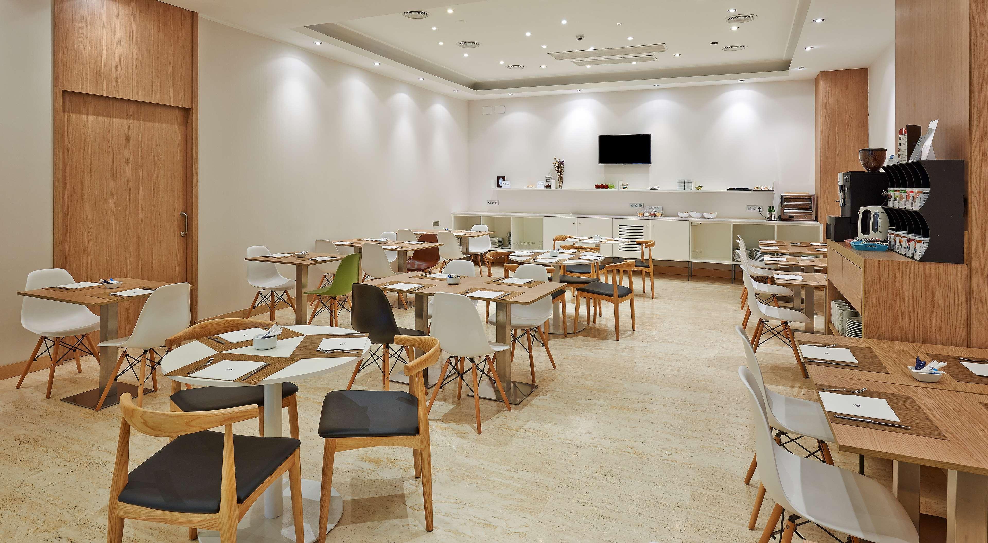 Nh Bilbao Deusto Hotel Bagian luar foto