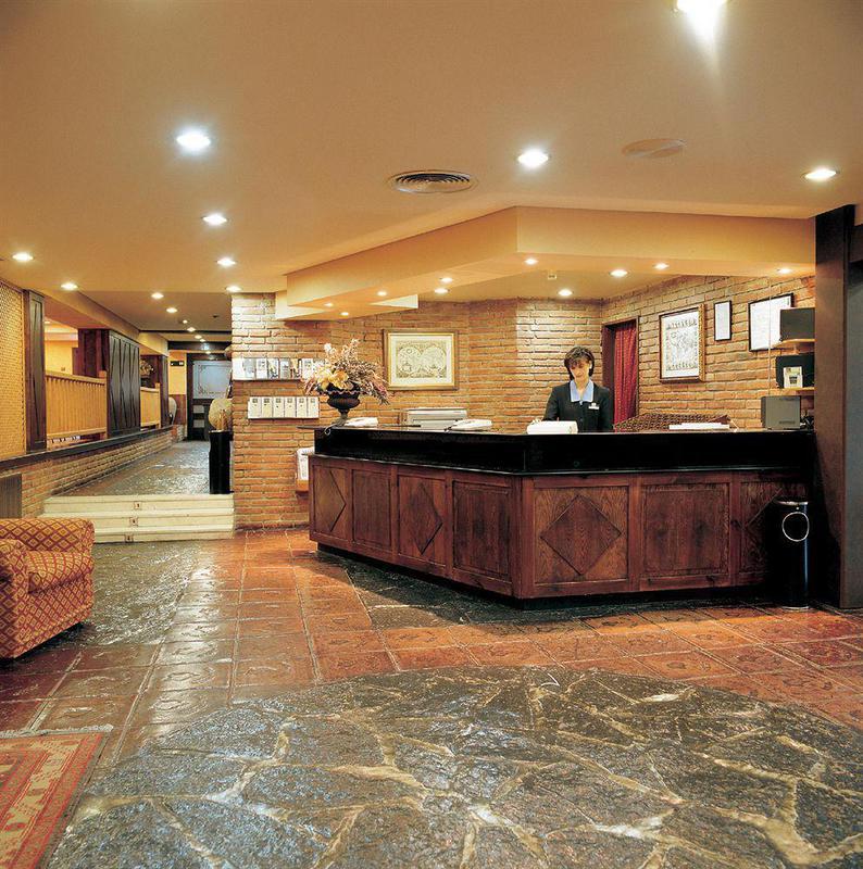 Nh Bilbao Deusto Hotel Bagian luar foto